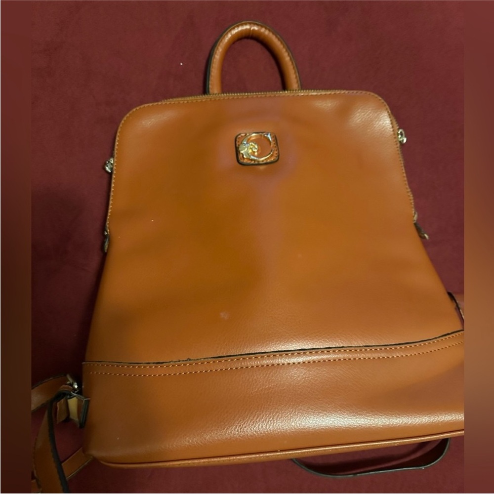 Backpack Structured Leather Design. Comes With De… - image 4